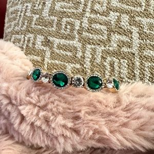NWOT Stunning golden and emerald green bracelet